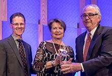 SPU的长期支持者加里和芭芭拉·埃姆斯是2019年总统慈善奖的获得者.